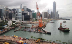 巨型预制结构于2013年7月15日安装在港铁荃湾线段之上