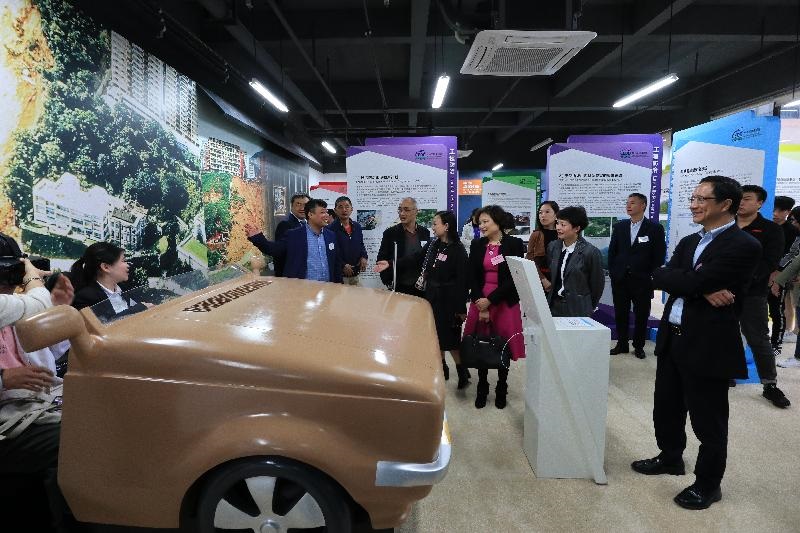 With the support of the government of Sichuan Province, CEDD held the first permanent exhibition on Hong Kong Slope Safety and Disasters Preparedness – Achievement as requested by Chengdu University of Technology, Sichuan. The opening ceremony was conducted on 27 October 2018. Although Hong Kong and Sichuan are miles apart and have different landform, we share the same geological threat – landslides and debris flow. Just in the same year of the Wenchuan earthquake, Lantau Island was hit by a sev