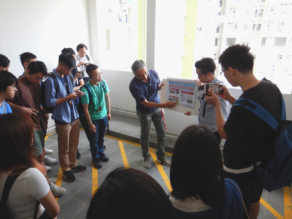 香港大學學生參觀安達臣道石礦場用地發展項目，了解工程最新發展及項目的可持續發展特色。