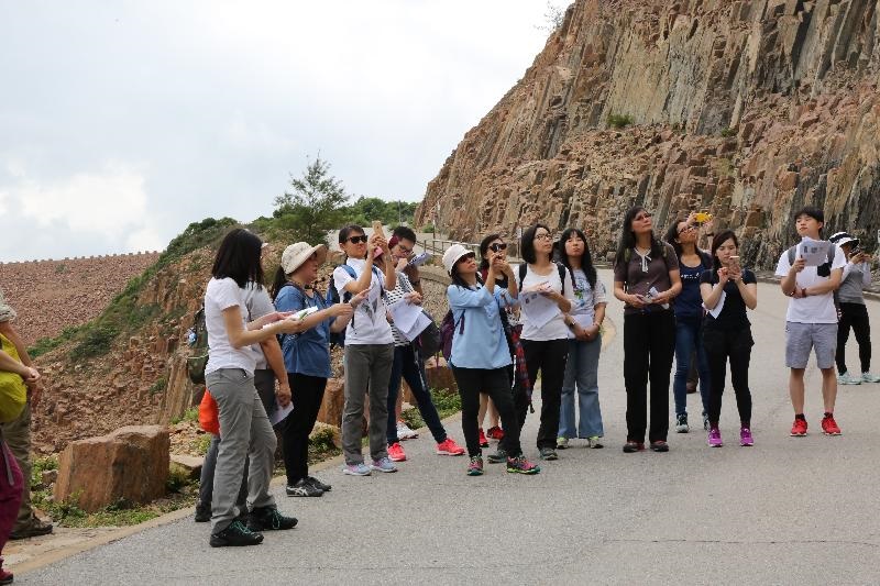 Explaining geological features at Geopark