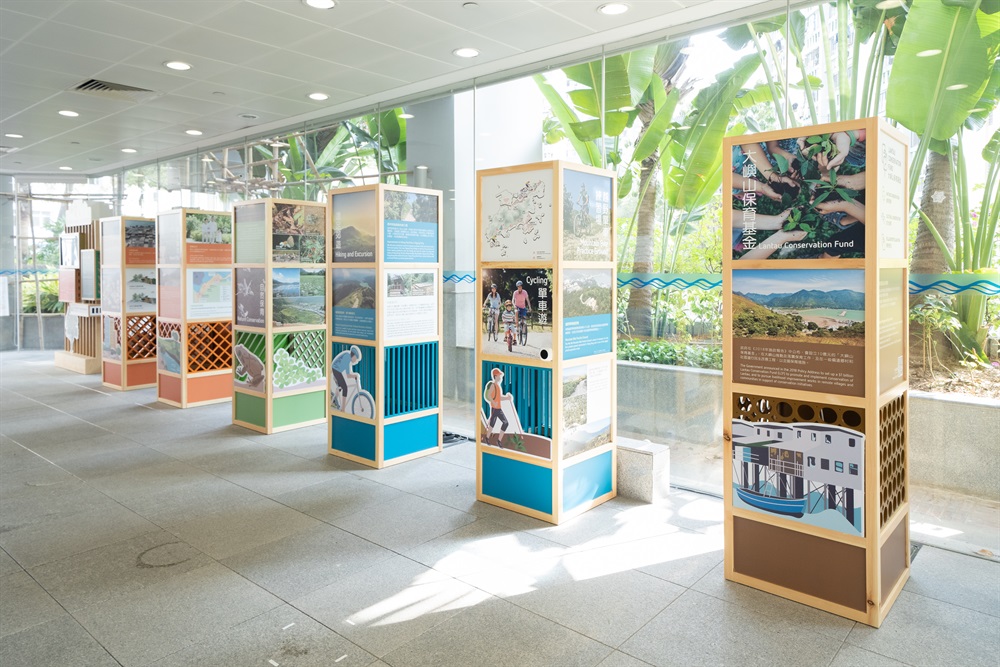 可持續大嶼辦事處於全港多個地點舉行「綠•活 大嶼」巡迴展覽，以宣傳辦事處在大嶼山推動綠色生活的工作。
