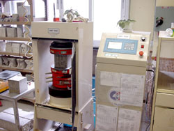 電腦操控的混凝土壓力測試機