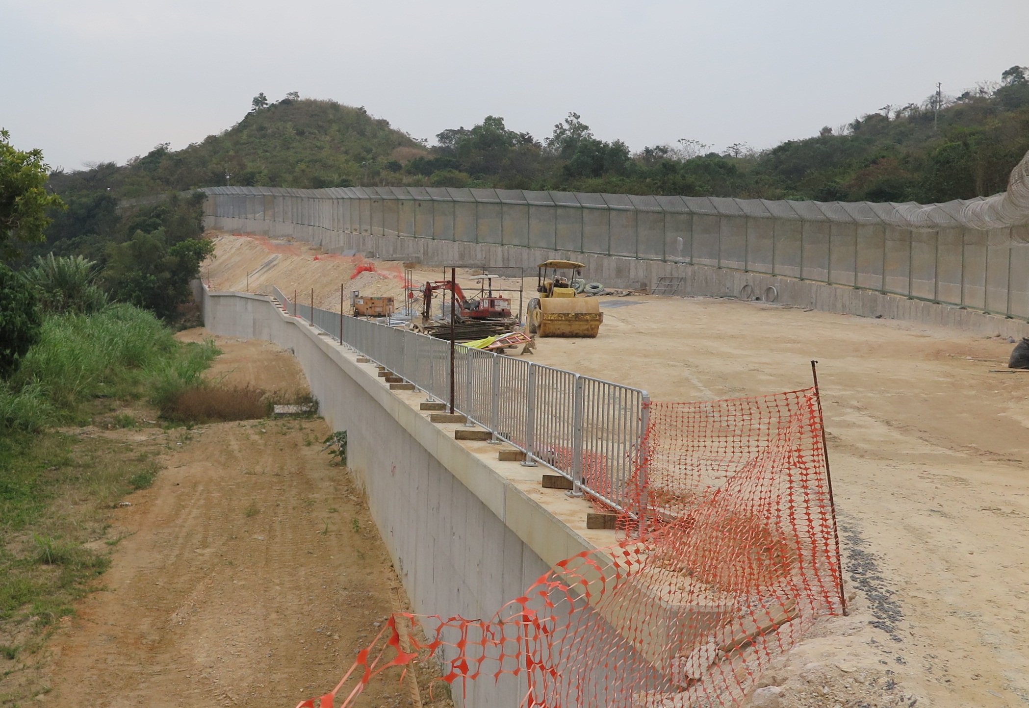 Construction of Retaining Walls and Embankment Slopes for the Regulation of Shenzhen River Stage 4 (Advance Works)
