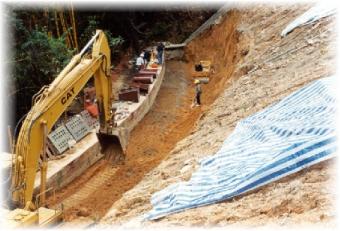 Upgrading of a fill slope by excavation of loose materials and re-compaction of suitable material