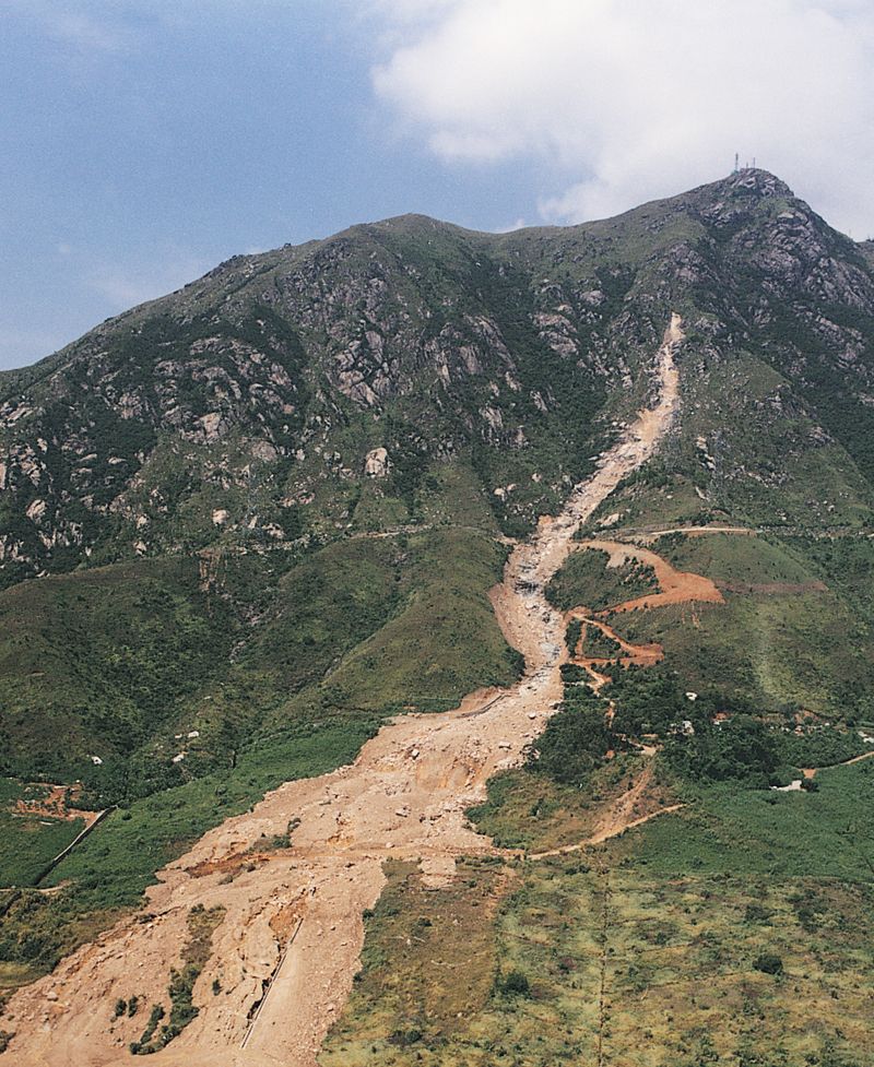 青山滑坡 Castle Peak landslide