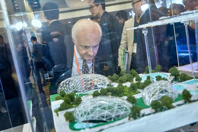 土木工程拓展署轄下土力工程處參與了第十六屆國際地下空間聯合研究中心(ACUUS)年會，並展出有關岩洞發展及地下空間發展的海報及模型。此次會議以「人口稠密型現代都市的地下空間整合方案」為主題，於2018年11月5日至7日於香港會議展覽中心舉行。 國際地下空間聯合研究中心是一個主力研究城市地下空間發展的國際組織，每兩年在不同城市舉辦世界性會議，以提供平台促進各地交流，並就地下空間的應用和其他技術課題分享經驗，集思廣益。