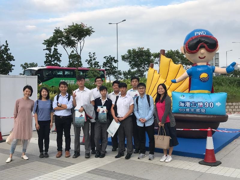 Students visited the City Gallery and the Port Works 90 Exhibition where planning and infrastructure projects, and the history and development of port works in Hong Kong were illustrated.