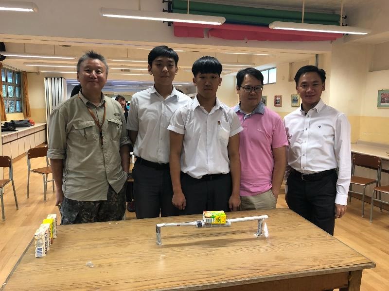 A Paper Bridge Building Competition was organised to arouse the students’ interest in engineering.