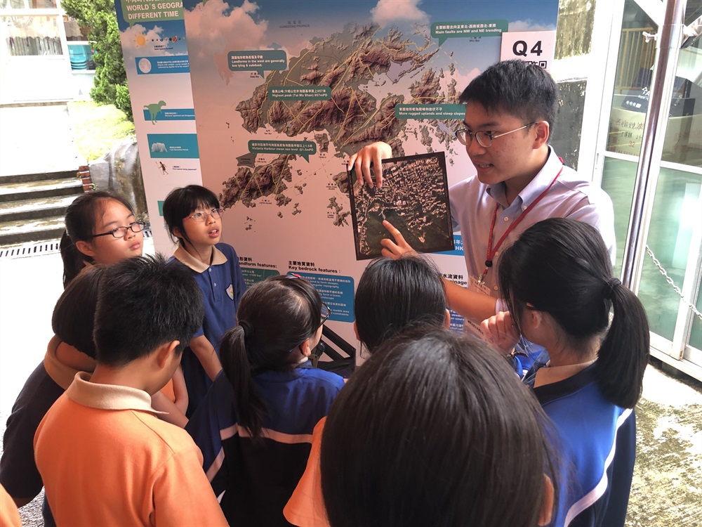 The “School Ambassador Programme” of the Geotechnical Engineering Office, is a STEM roving exhibition developed based on the Geography syllabus, including the topics of Hong Kong geology, natural disaster, landslide and sustainable development, etc.