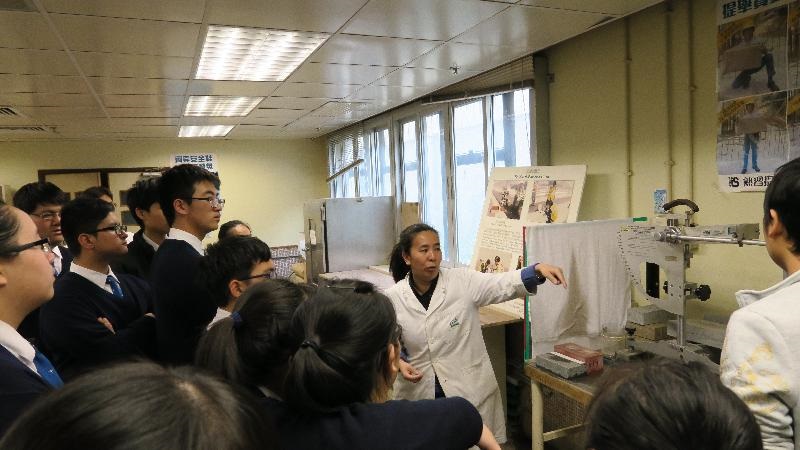 講解行人路磚的測試