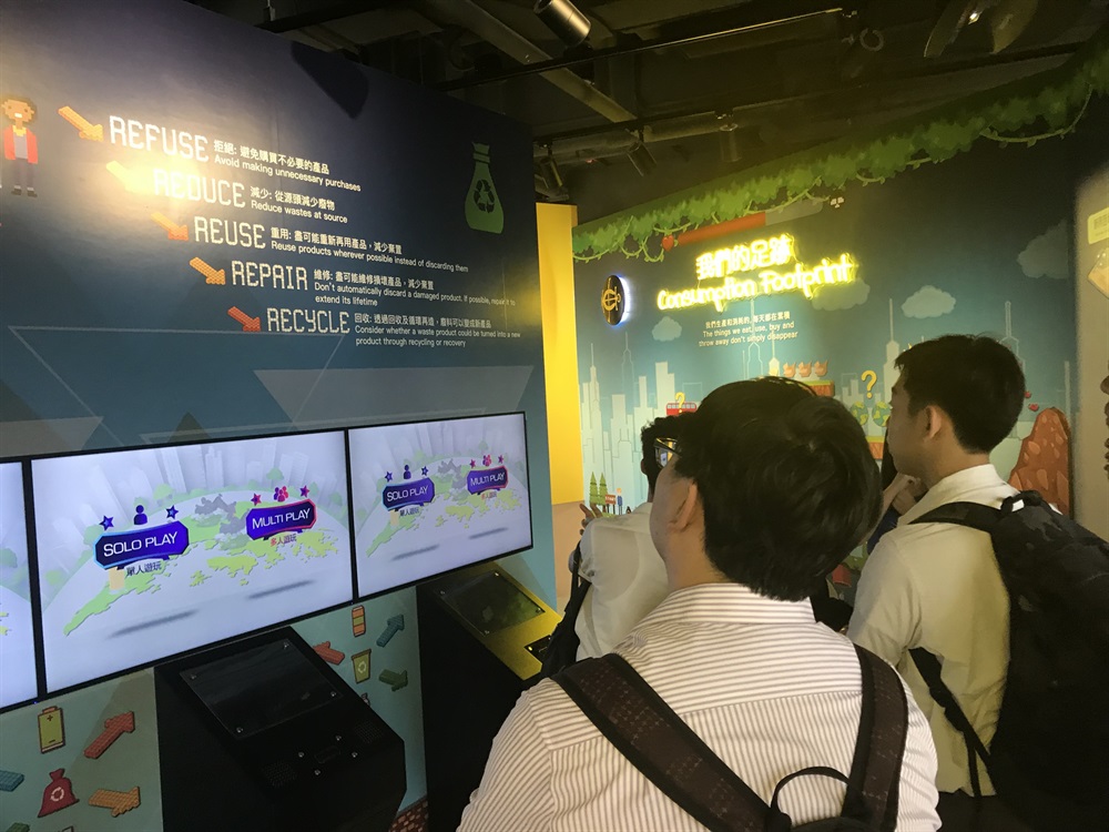 同學參觀賽馬會氣候變化博物館，了解全球暖化及氣候變化。