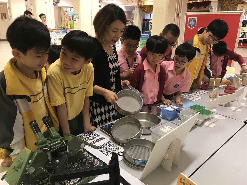 The “School Ambassador Programme” (SAP) continues to be held in primary and secondary schools in Hong Kong.  The SAP aims to enhance the students’ interests in science, technology and engineering subjects.  Our ambassadors also explained with emphasis on the natural hazards threatening Hong Kong and disaster preparedness.  Schools which had participated in the SAP from June to September 2019 include New Territories Heung Yee Kuk Yuen Long District Secondary School, the Church of Christ in China Heep Woh College, Wong Tai Sin Catholic Primary School, St. Catherine’s School for Girls (Kwun Tong) and Shau Kei Wan East Government Secondary School.