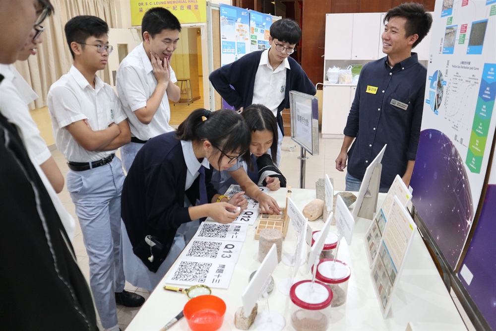 The “School Ambassador Programme” (SAP) continues to be held in primary and secondary schools in Hong Kong. The SAP aims to enhance the students’ interests in science, technology and engineering subjects. Our ambassadors also explained with emphasis on the natural hazards threatening Hong Kong and disaster preparedness. Schools which had participated in the SAP from June to September 2019 include New Territories Heung Yee Kuk Yuen Long District Secondary School, the Church of Christ in China Heep Woh College, Wong Tai Sin Catholic Primary School, St. Catherine’s School for Girls (Kwun Tong) and Shau Kei Wan East Government Secondary School. 