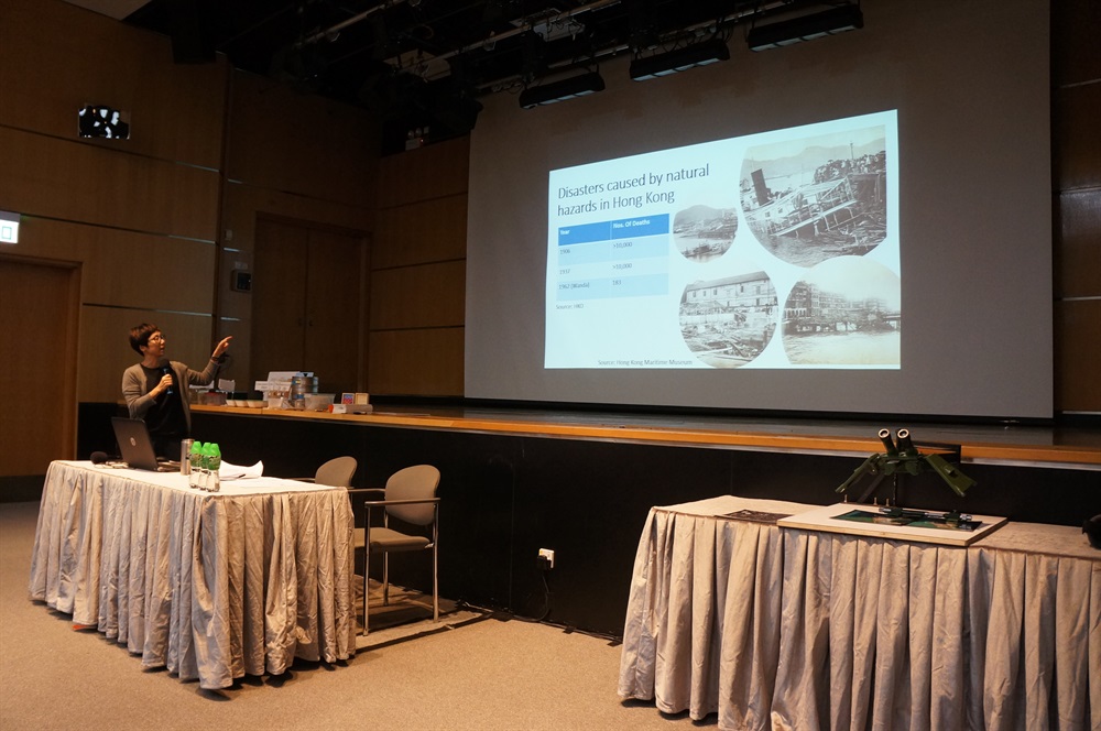 土力工程處聯同教育局為中學地理科老師舉辦講座，講解香港地質、自然災害和可持續發展。