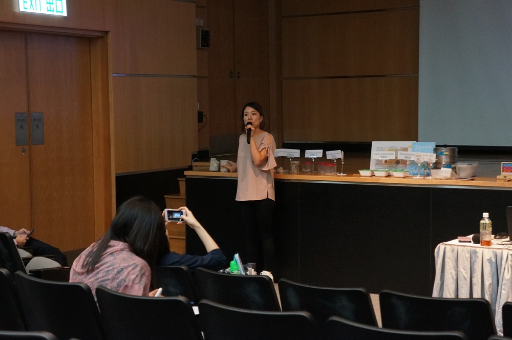 The Geotechnical Engineering Office and the Education Bureau jointly organised a seminar for secondary school geography teachers, presenting the Hong Kong geology, natural disasters and sustainable development.