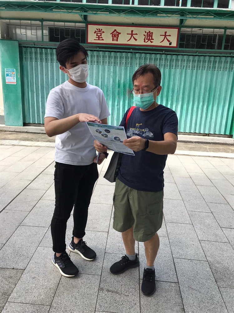 可持續大嶼辦事處在大澳設立街站介紹「大澳改善工程第二期第二階段」工程項目，包括擬建鹽田行人橋、寶珠潭行人橋、鹽田社區和文化活動用地及私家車泊位，以及楊侯古廟前園園景美化工程和相關設施的內容。我們又沿路走訪附近村落、棚屋及公共交通交匯處，向居民派發工程宣傳單張，講解工程內容，和他們交流，收集他們對相關工程的意見。