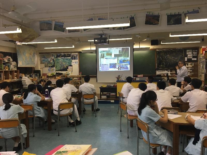 講解香港岩洞和地下空間發展的可能