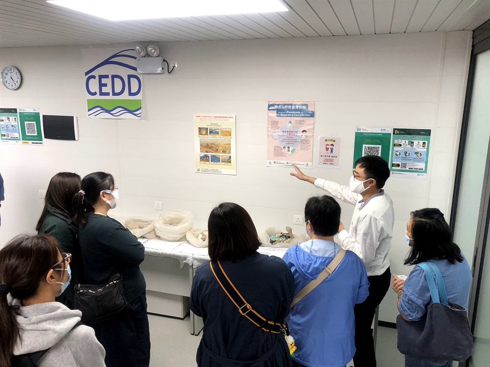 西貢區議會聯同香港泥頭車司機協會合辦一項將軍澳社區宣傳活動，安排參觀將軍澳第137區填料庫，期間填料管理部的同事介紹公眾填料的管理策略及填料庫的運作。