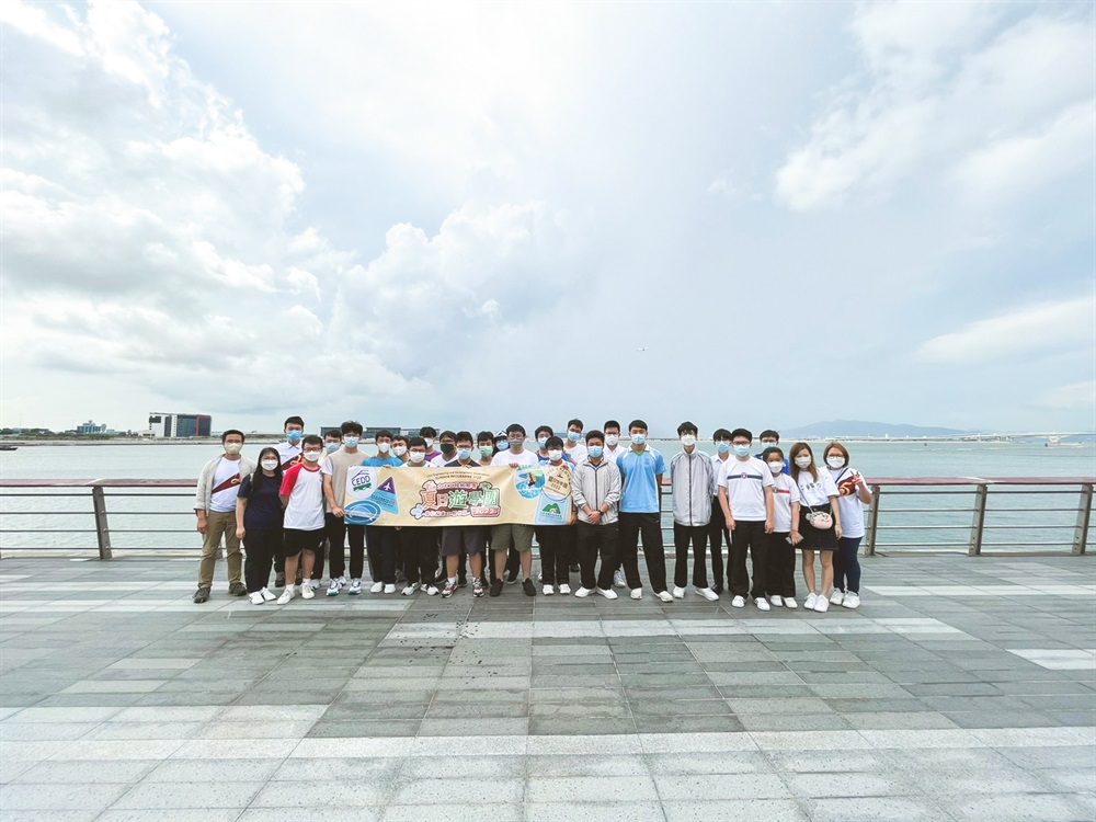 Civil Engineering and Development Department (CEDD) collaborated with Yan Chai Hospital and Lok Sin Tong Benevolent Society, Kowloon, to organise the &quot;CEDD Summer Programme 2022&quot; in August and September 2022.  About 50 teachers and students from 10 secondary schools were invited to a series of study trips to CEDD&#39;s facilities and construction sites, including Tung Chung Community Liaison Centre and Promenade, the Cross Bay Link at Tsueng Kwan O which is under construction, Public Works Central Laboratory and the Cycle Track between Tsuen Wan and Tuen Mun – Advance Works, to let students have a better understanding of the services and contributions of CEDD to the society.