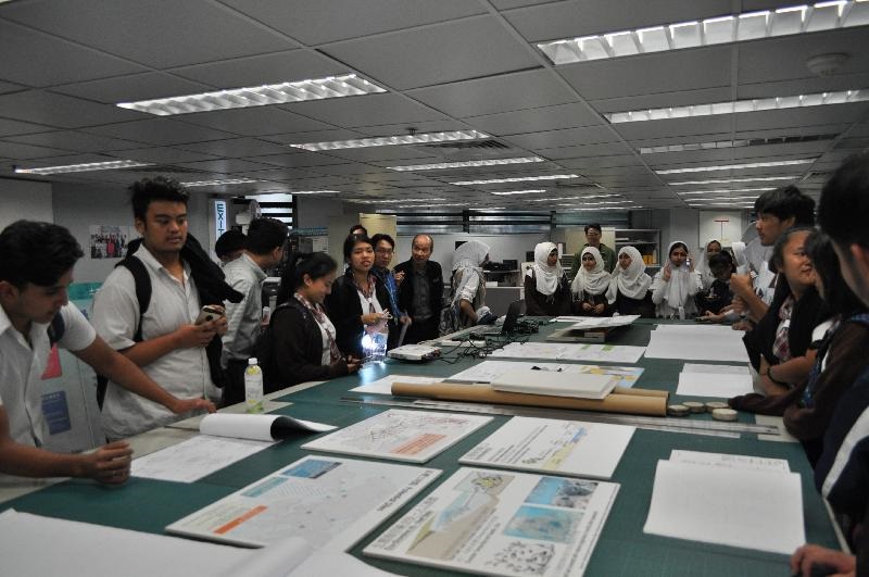 同學到繪圖室參觀