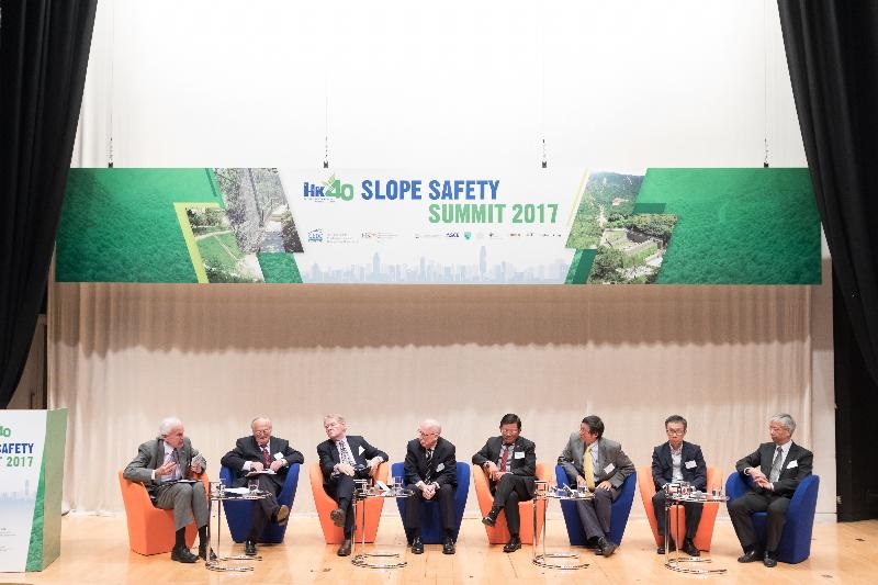 The Summit aimed to provide a platform for local and overseas experts to exchange views on the further development of the Slope Safety System in Hong Kong