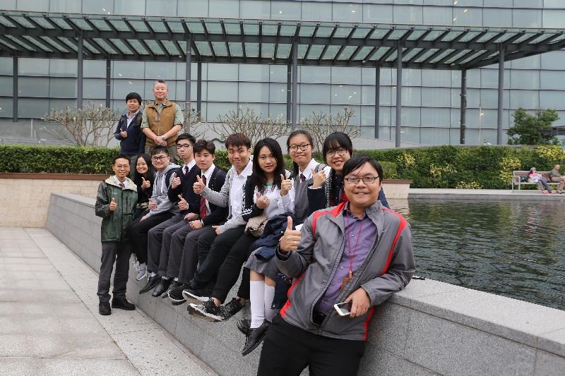 同學與友師大合照