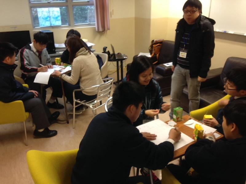 繪畫屯門社區大樓藍圖的遊戲