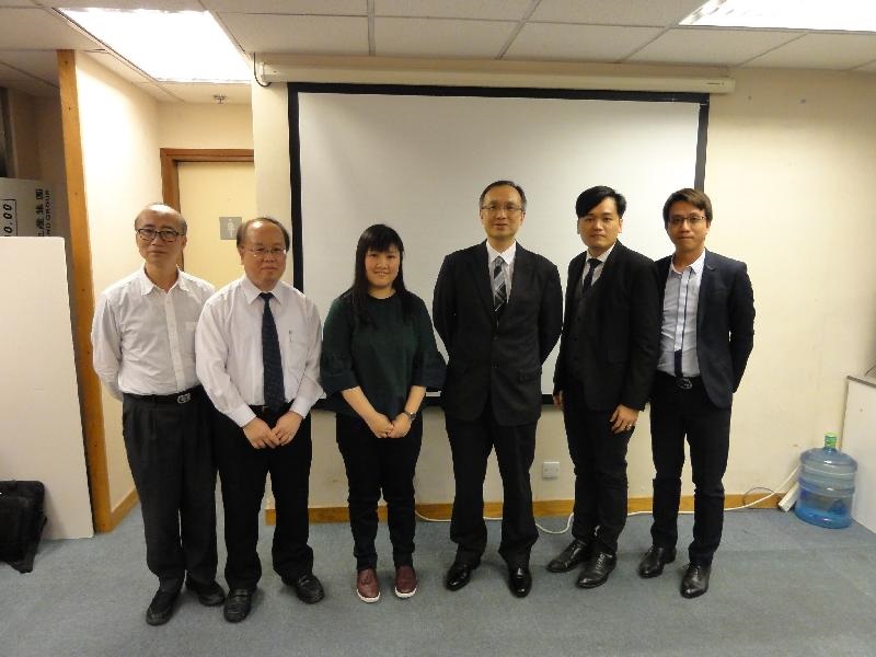 講者與物業管理公司管理層合照