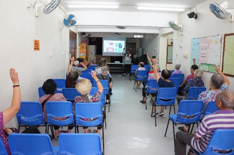 In response to the overwhelming support and interest for the landslide emergency preparedness activity for elderly held at the Chai Wan Neighbourhood Elderly Centre on 15 June 2018, the Geotechnical Engineering Office collaborated with the Hong Kong 