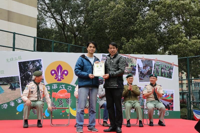 向本署代表致送紀念品