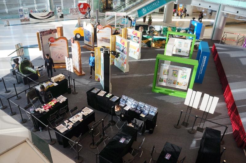 斜坡安全巡迴展覽於2018年11月28日至12月6日在紅磡置富都會商場舉行，吸引了大批市民參觀。展場內，市民可參加山泥傾瀉虛擬實境體驗、觀看有關山泥傾瀉的迷你電影、認識香港常見的岩石和它們的特質，以及製作自己的岩石盒。