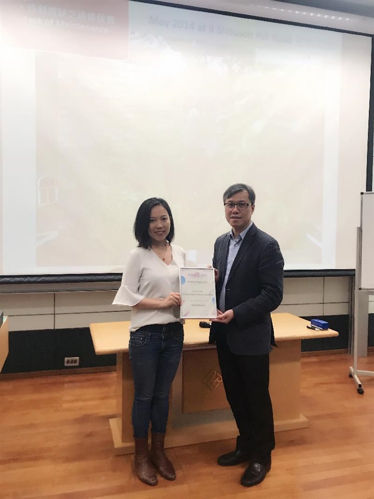 應香港理工大學健康及環境事務處的邀請，土木工程拓展署轄下土力工程處參與了香港理工大學2018年度的安全週，並在場內舉辦了一個小型的“香港斜坡安全”展覽。土力工程處的展板和虛擬實境體驗‍深受學生歡迎。 工程師更於安全週其中一個課堂上向同學和教授分享香港斜坡安全資訊，以及防止及防治山泥傾瀉的措施。